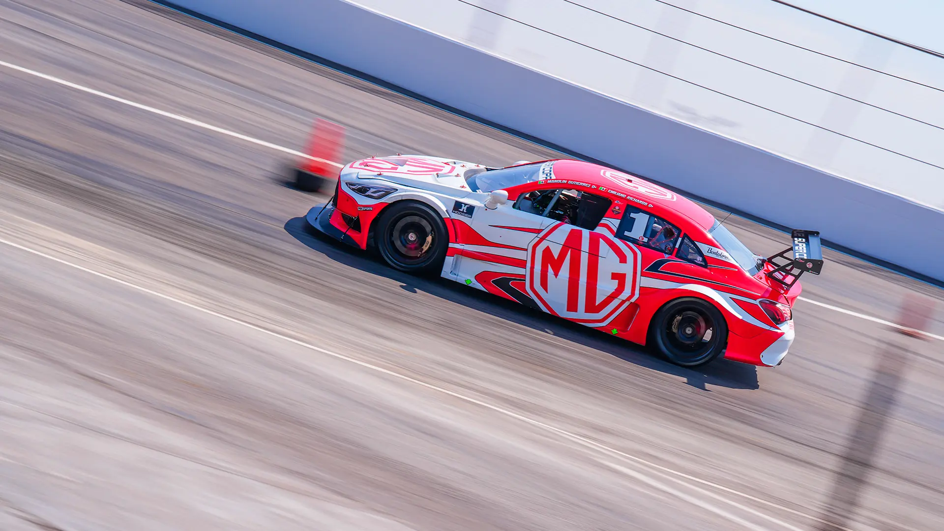https://mgmotor.sfo2.digitaloceanspaces.com/storage/patrocinios/super-copa/galeria/mg-supercopa-galeria-06.webp